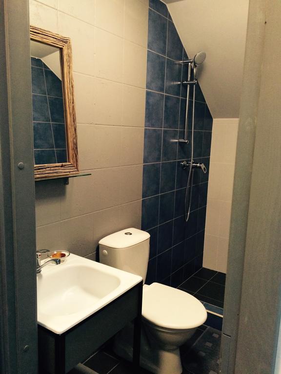 2 Balozi Otel Kuldīga Oda fotoğraf