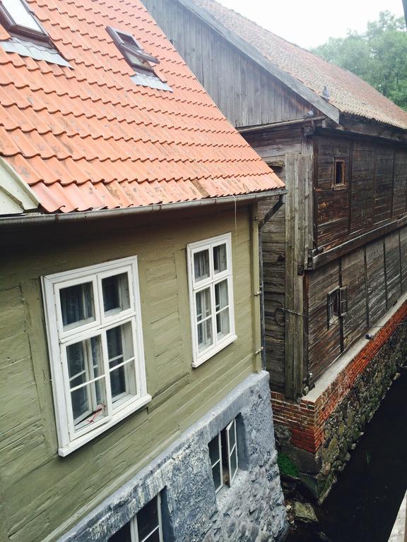 2 Balozi Otel Kuldīga Oda fotoğraf